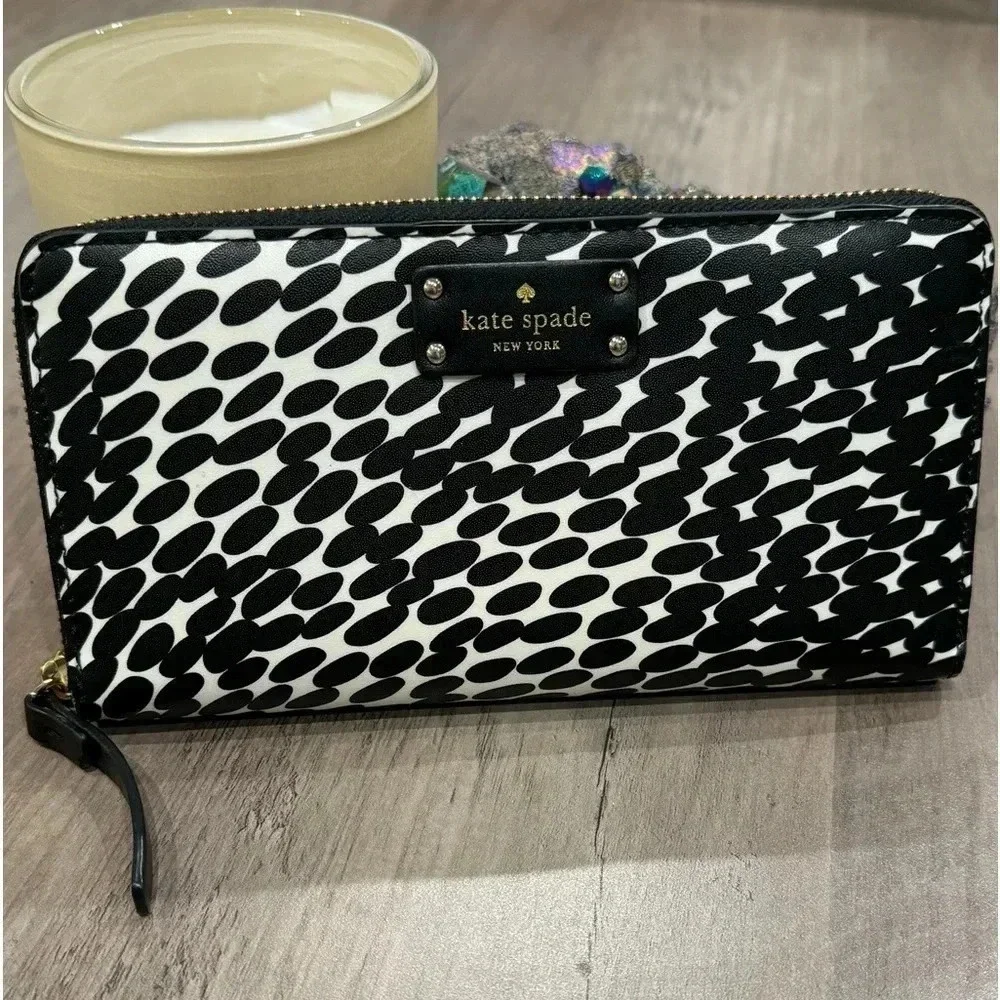 KATE SPADE LONG WALLET BLACK AND WHITE